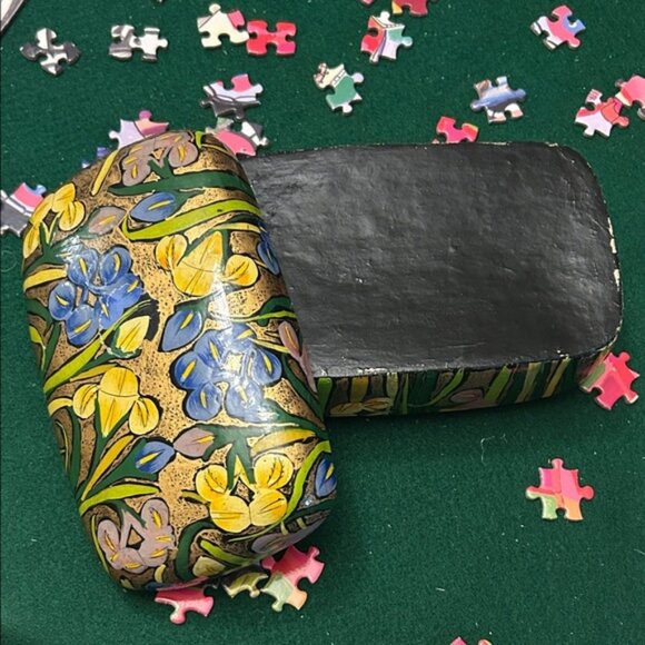 Vintage Kashmir Lacquered Paper Mache Floral Jewelry Trinket Keepsake Box - Picture 4 of 5